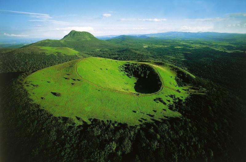 Volcans d'Auvergne - Yann Arthus Bertrand
