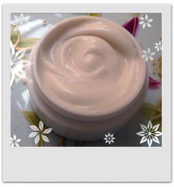 Crème corporelle douceur sucrée à la vanille, miel et frangipanier : recette de cosmétique maison avec MaCosmetoPerso