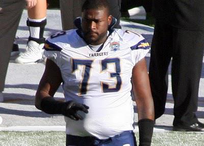 Marcus McNeill se rapporte aux Chargers