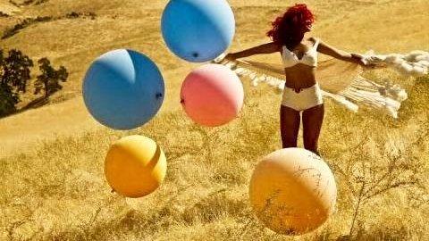 Rihanna ... Les premières images de Only Girl (in The World) et de Whats My name