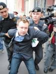 Nikolaï Alekseev arrêté lors de la manif contre le maire de Moscou 21-9-2010.jpg