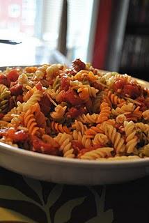 Fusillis SAUCE TOMATE À L'AIL, AU CITRON ET VIN BLANC