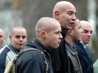 351° Coups de langues et coups fourrés.