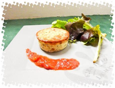 Petit flan de courgette parmesan sur son lit de tomates