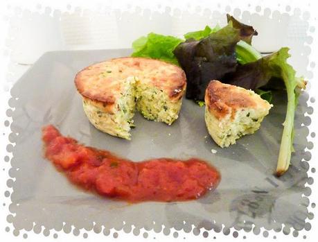 Petit flan de courgette parmesan sur son lit de tomates