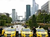 Ambiance Wall Street Paris avec taxis new-yorkais