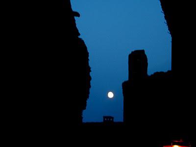 J'ai aimé ....regarder  la nuit tomber sur Gordes ....