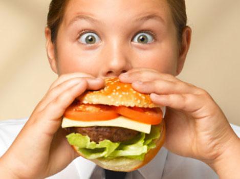 conseils pour éviter que les enfants mangent les fastfood