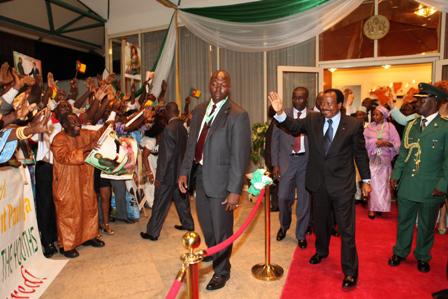 Paul Biya est rentré d' Abuja 