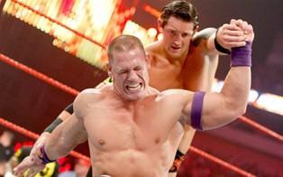 Wade Barrett met à mal John Cena