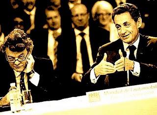 Sarkozy radote, ses fidèles s'agitent.
