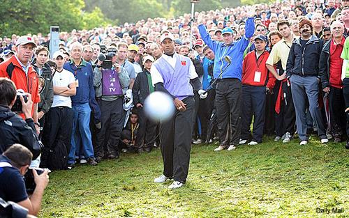 Tiger Woods Photobomb