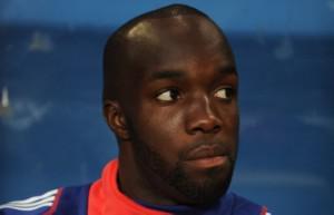 Lass veut jouer milieu. SOS