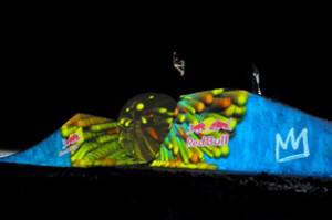 ENESS red Bull 1sml 300x199 Red Bull Off The Planet : Snow Art et projection 3D 