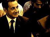 Sarkozy communique... risques périls.