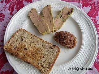 Du pain aux dattes pour accompagner une terrine de foie gras
