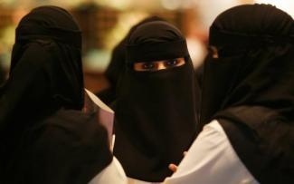 De plus en plus de Saoudiennes défient l'accord parental sur le mariage