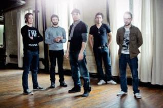 Ce qui étonne le plus de Karkwa  en spectacle, c’est leur constant renouvellement