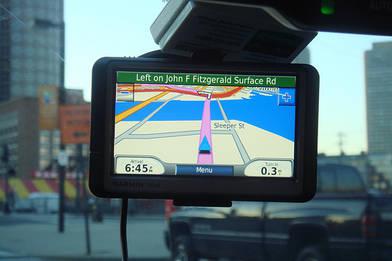 Le GPS et le doigt de l'automobiliste