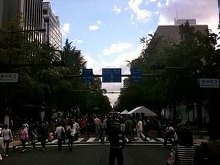 Le quartier de Shinsaibashi : journée piétonne (Midosuji Kappo)