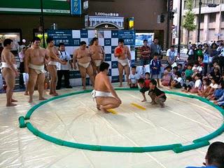 Le quartier de Shinsaibashi : journée piétonne (Midosuji Kappo)