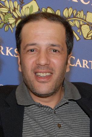 Le caricaturiste Ali Dilem fait Chevalier des Arts et Lettres par la France