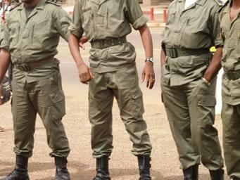 Quatre policiers trafiquants de drogue arrêtés au Cameroun