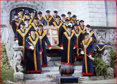 ..LES CHEVALIERS DU BELLAY.Les Ponots se reconnaîtront....