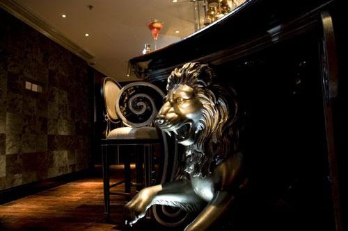 article-luxe-manor--bar-lion