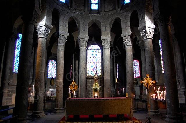 Notre Dame d'Orcival - Puy de Dôme