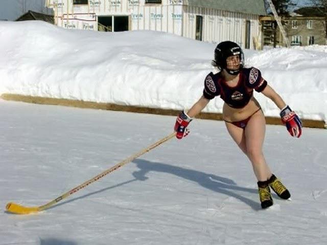 >0052  Joueuse de hockey     Photo >  Le hockey version sexy