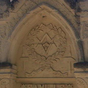 Un tombeau de Compagnon tailleur de pierre à Penne d'Agenais (Lot-et-Garonne)