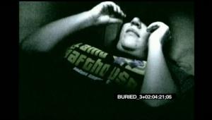 buried1 300x170 4 femmes ont regardé Buried dans des cercueils 