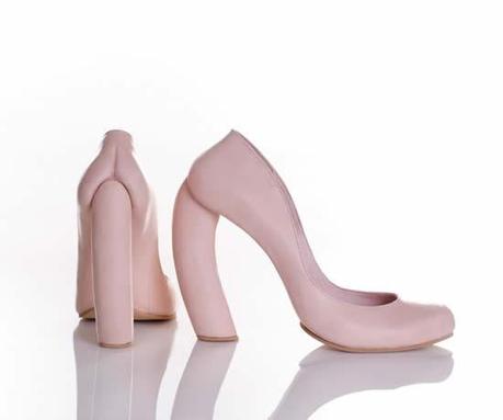 Les chaussures à talons décalées et design de KOBI LEVI