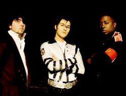  Bastien, Alex et Viko sont les membres fondateurs du groupe qui fait revivre les prestations scéniques de Michael Jackson.