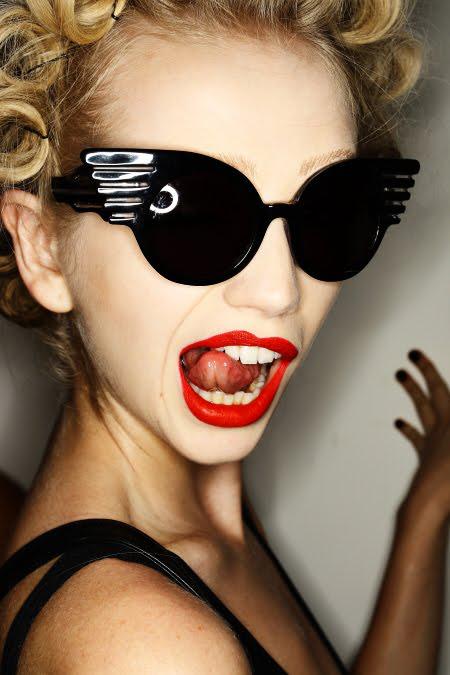 ✪ Jules Fashion Blog aime les BACKSTAGES chez Jeremy Scott SS11 ✪