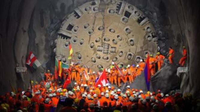 Le tunnel du Gothard venant d'être percé (AFP)