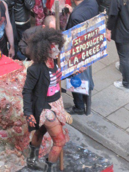 Sarkozy t’es foutu, les zombies sont dans la rue.