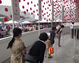 Jumelles 3D au Pavillon Suisse à l'Exposition universelle de Shanghai