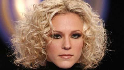 Lorie ... prête à se casser une jambe pour Hugh Laurie