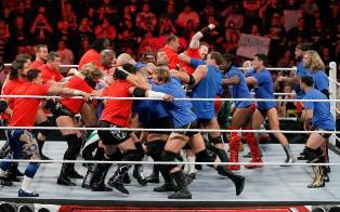Les équipes de Raw et Smackdown s'affrontent