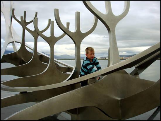 rekjavik-knorr-sculpture.1287047631.jpg
