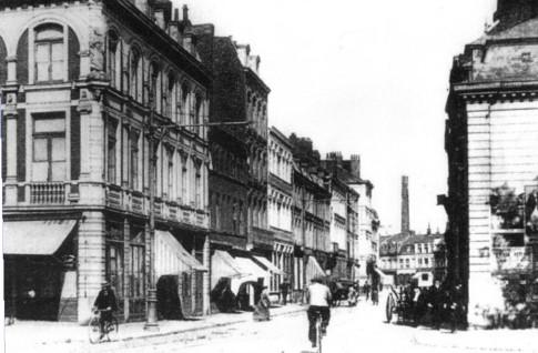 La rue d'Esquermes, la rue principale du Village.