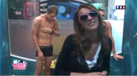 Secret Story 4 ... Julie de retour dans la douche du jour Secret Story 4 ... Julie de retour dans la douche du jour