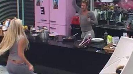 Secret Story 4 ... Benoit devient fou en entendant une chanson Secret Story 4 ... Benoit devient fou en entendant une chanson