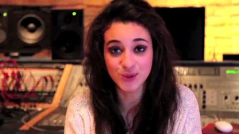 Camelia Jordana ... elle reprend son tube Non, non, non pour l'Unicef