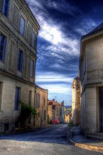 LE PUY-NOTRE-DAMEentre deux tournesols