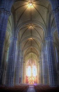 LE PUY-NOTRE-DAMEentre deux tournesols