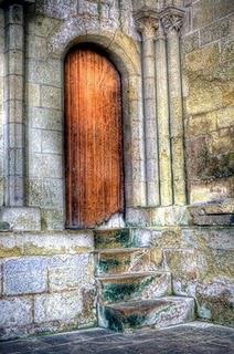 LE PUY-NOTRE-DAMEentre deux tournesols