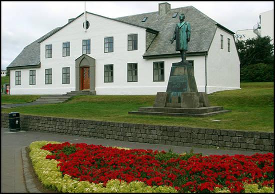 reykjavik-monument.1287048312.jpg